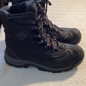 Columbia Men's waterproof Black Hiking Boots